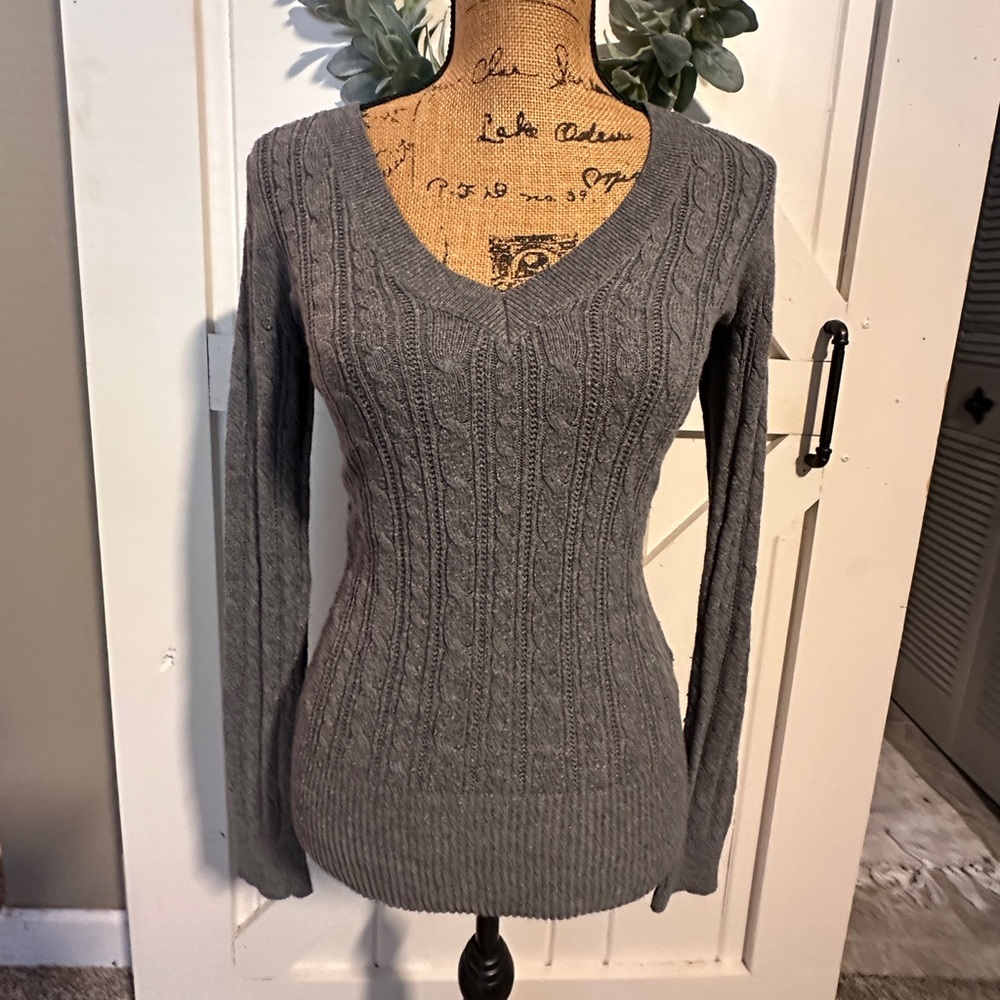 American Eagle Sweater. Sz. M. Gray